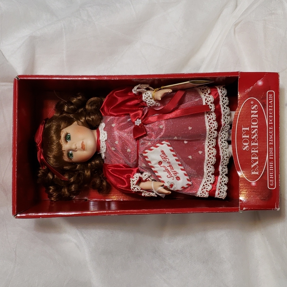 Collectable soft expression 12 inch porcelain doll  (y)